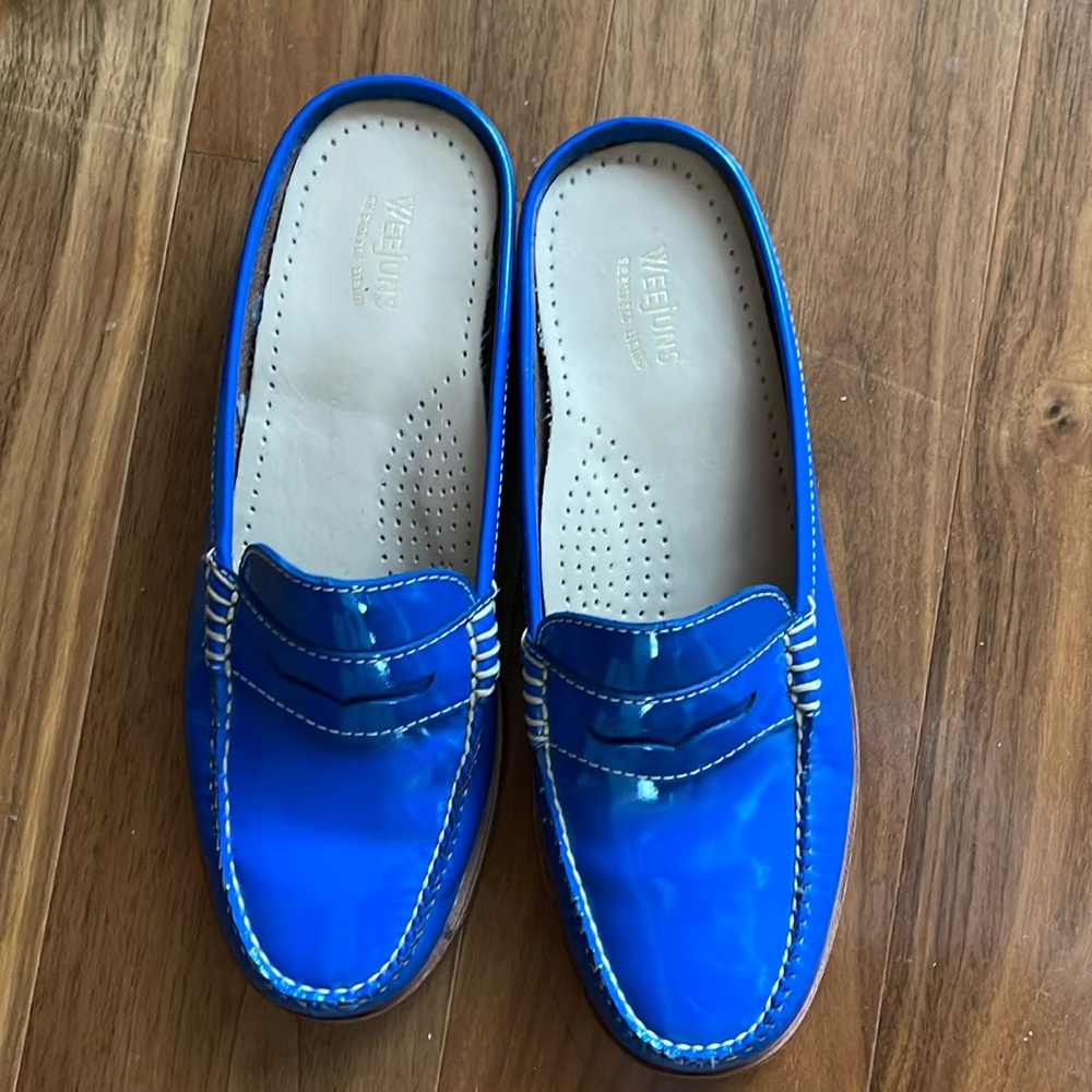 GH & Bass Weejuns blue patent leather slip on penny loafers